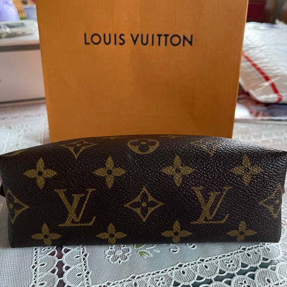 Authentic Louis Vuitton cosmetic pouch pm - Picture 5 of 9